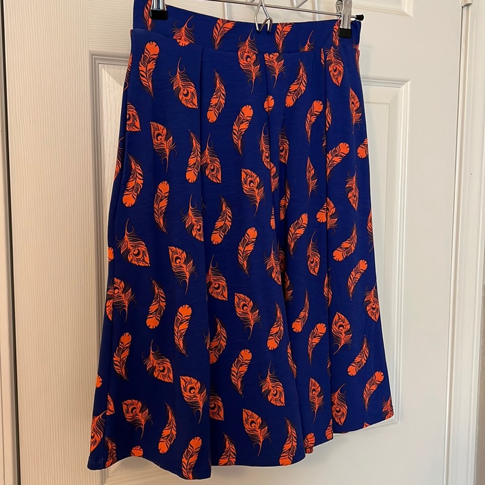 A-Line Pleated Skirt with Pockets with Feather Pattern